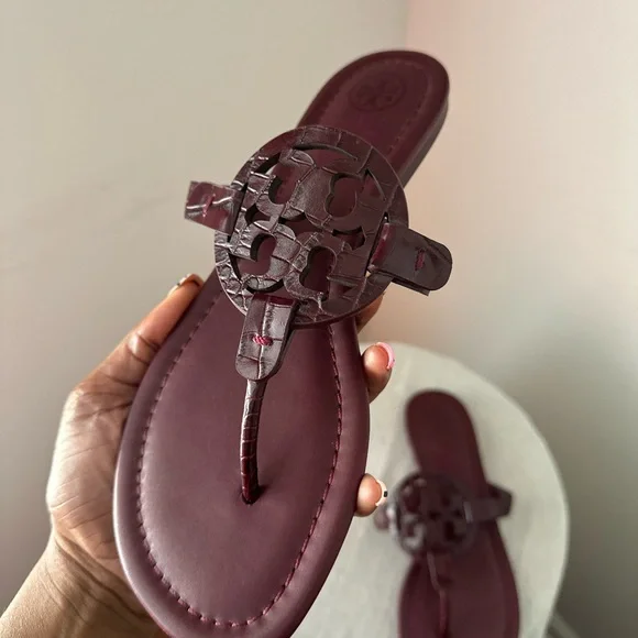 TORY BURCH CROCODILE EMBOSSED THONG SANDALS NEW RED SIZE 8.5 - Picture 4 of 10